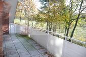 Großer Balkon mit Blick in die Natur - 