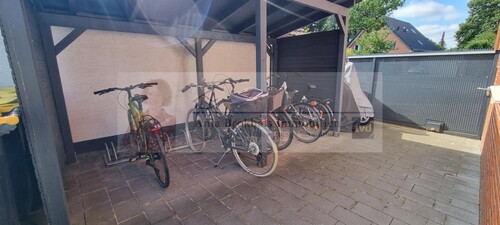 Fahrräder unter Dach - 