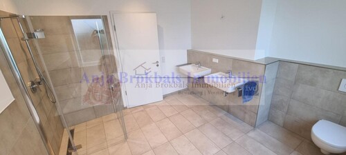Dusche barrierefrei; 2 Waschbecken - 