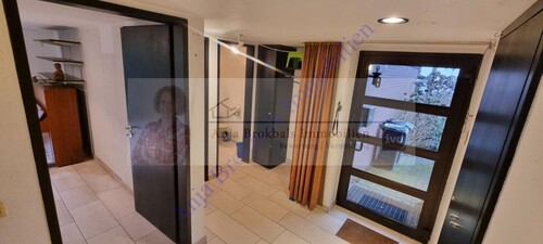 Freundlicher Eingangsbereich - 6.5 Zimmer Reihenmittelhaus in Gütersloh