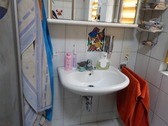 Badezimmer mit Dusche und Badewanne Obergeschoss - 