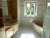 Bad mit Wanne und Dusche Erdgeschoss - 