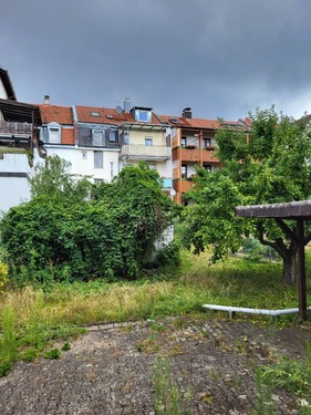 Gartenblick zur Hausrückseite - 