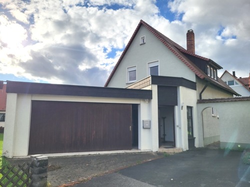 Eingangsbereich mit Doppelgarage - 4 Zimmer Einfamilienhaus zur Miete in Kirchehrenbach