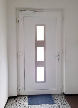 Neuwertige Haustüre - 7 Zimmer Zweifamilienhaus zum Kaufen in Pegnitz