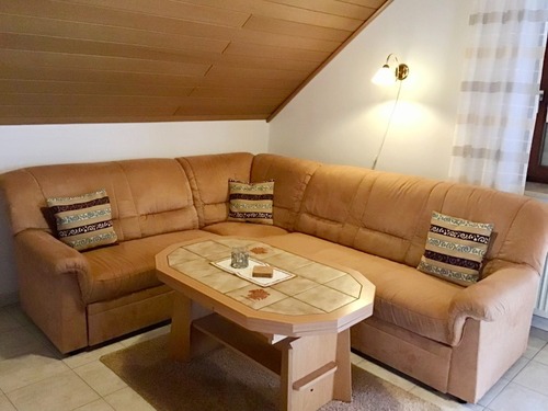 Wohnzimmer - 3 Zimmer Dachgeschoßwohnung zur Miete in Ebensfeld