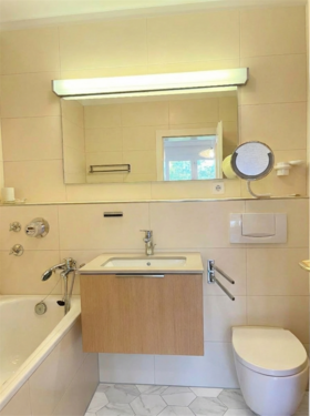 Bad mit Wanne - Beispiel nach Modernisierung (KI) - 