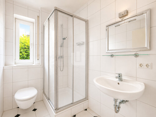 Duschbad mit Toilette - 