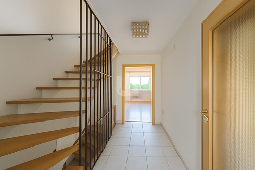 Flur EG - 5 Zimmer Reihenendhaus in Gröbenzell