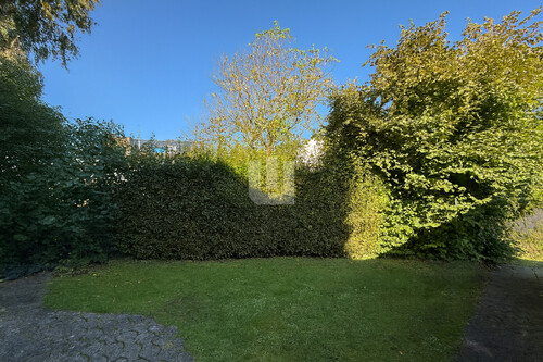 Garten vorne - 5 Zimmer Doppelhaushälfte in Gröbenzell