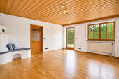 Wohnzimmer - 5 Zimmer Einfamilienhaus in Egenhofen
