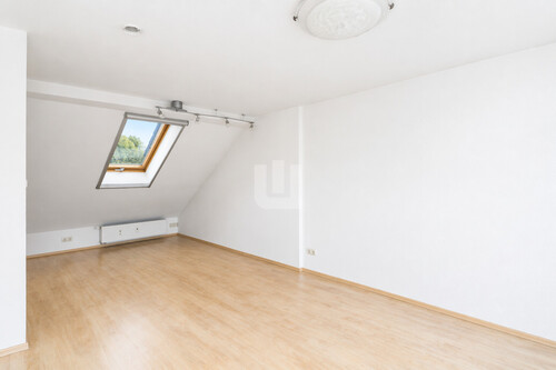 Wohn-/Schlafzimmer - 1 Zimmer Dachgeschoßwohnung in Olching