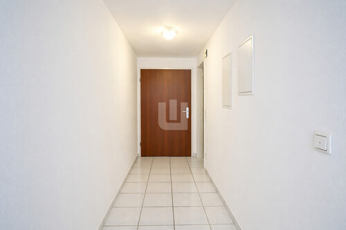 Flur - Dachgeschoßwohnung mit 47,00 m&sup2; in Olching zur Miete