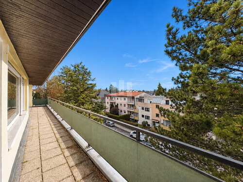 Außenansicht - WINDISCH IMMOBILIEN - Gemütliche 2,5-Zi. - Dachterrassenwohnung in gepflegtem MFH bezugsfrei!
