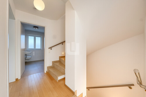 Flur 1.OG - 6 Zimmer Reihenmittelhaus in Moorenweis