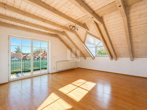 Wohnzimmer - 3 Zimmer Dachgeschoßwohnung in Egenhofen / Unterschweinbach