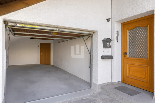 Garage / Hauseingang - 5 Zimmer Einfamilienhaus zum Kaufen in Puchheim
