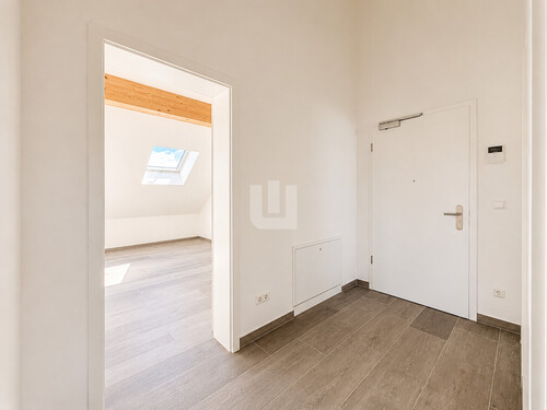 Flur - 2 Zimmer Dachgeschoßwohnung zur Miete in Gröbenzell