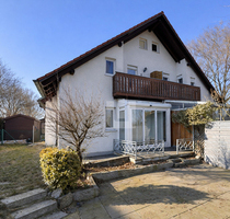 WINDISCH IMMOBILIEN - Quattohaus in Ortsrandlage mit Blick über die Felder - Puchheim