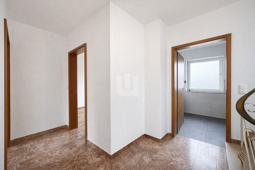 Flur - Doppelhaushälfte mit 120,00 m&sup2; in Maisach zur Miete