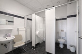 Damentoilette mit Dusche - 
