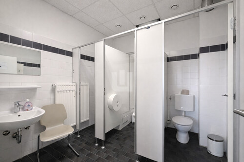 Damentoilette mit Dusche - 