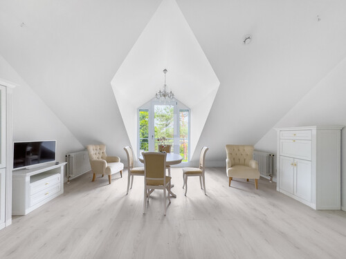Wohn- /Esszimmer - 2 Zimmer Dachgeschoßwohnung in Herrsching am Ammersee