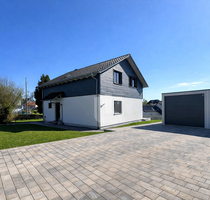 Für den Käufer provisionsfrei! Modernes Einfamilienhaus auf großem Grundstück in ländlicher Idylle - Oberschweinbach