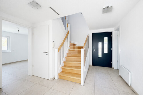 Eingangsbereich - 5 Zimmer Einfamilienhaus zum Kaufen in Oberschweinbach