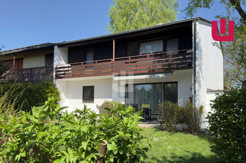 Titelbild mit Logo - WINDISCH IMMOBILIEN - große Doppelhaushälfte mit gepflegtem Garten in ruhiger Lage von Gröbenzell