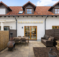 WINDISCH - Charmantes Reihenhaus mit sonnigem Südgarten in ruhiger Lage - bezugsfrei ab 01.06.2026! - Puchheim