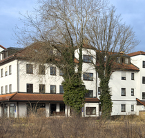 WINDISCH IMMOBILIEN - Attraktive Praxis-, bzw. Büroflächen mit 4 Räumen im Herzen von Puchheim