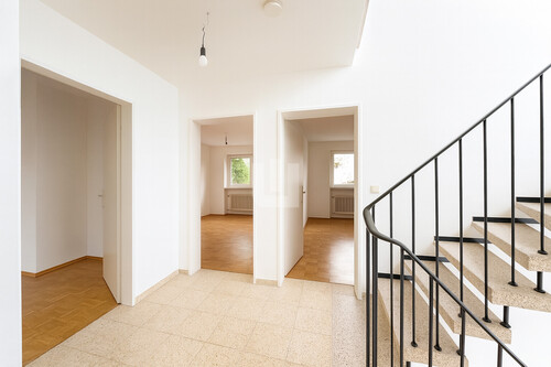 Flur OG - Doppelhaushälfte mit 132,87 m&sup2; in Gröbenzell zum Kaufen