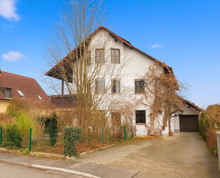 WINDISCH — Frisch renoviert und mit besonderer Architektur — 3-Zimmer-DG-Wohnung — bezugsfrei! - Fürstenfeldbruck