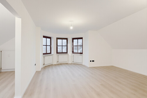 Wohn- und Essbereich - 3 Zimmer Dachgeschoßwohnung zur Miete in Fürstenfeldbruck