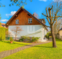 WINDISCH - Gemütliche 2-Zi.- DG Wohnung mit EBK und Balkon in ruhiger & zentraler Wohnlage - Gröbenzell