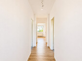 Flur im EG - 8 Zimmer Reihenmittelhaus zum Kaufen in Eichenau