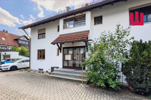 Außenansicht - WINDISCH IMMOBILIEN - Gepflegte 2-Zi- Dachgeschosswohnung mit EBK und Balkon in zentraler Lage