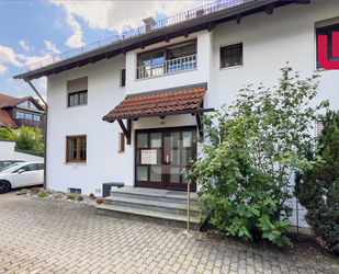 WINDISCH IMMOBILIEN - Gepflegte 2-Zi- Dachgeschosswohnung mit EBK und Balkon in zentraler Lage - Fürstenfeldbruck