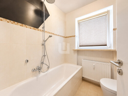 Badezimmer_Wohnung 2 EG - Mehrfamilienhaus, Wohnhaus mit 298,00 m&sup2; in Fürstenfeldbruck zum Kaufen