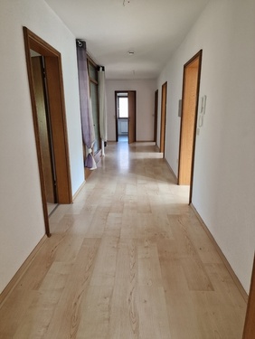 Flur - 5.5 oder mehr mit 129,00 m² in Zell a. H. zum Kaufen