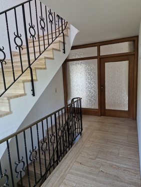 Treppenhaus - 6 Zimmer 5.5 oder mehr in Zell a. H.