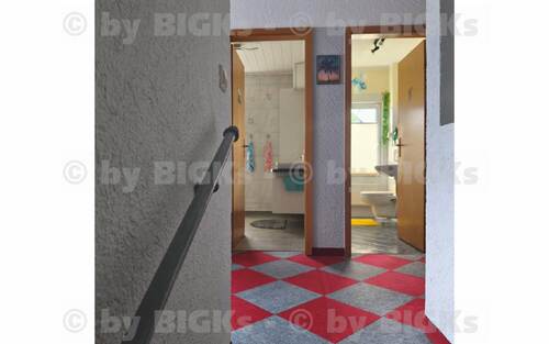 Flur - BIGKs - Chemnitz - möblierte 2 Zimmer,interg.Küche, gem. Bad mit Dusche (-;)