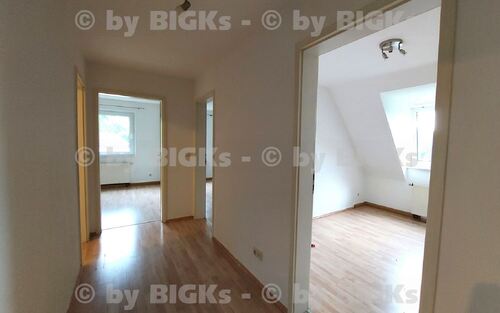 Flur - BIGKs: Suhl am Klinikum: 2-3-Zimmer Wohnung,separate Küche (-;)
