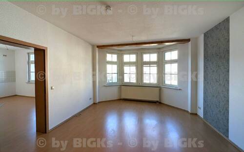 Suhl-2Raumwohnung - BIGKs - Suhl Mitte: 2 Raumwohnung mit sep.Küche, Bad mit Wanne+Dusche (-;)