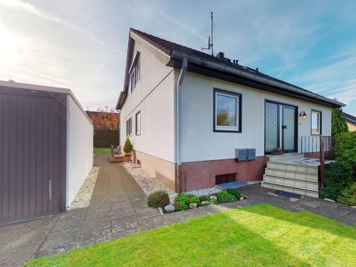 Vorderseite_der_Garage - 7 Zimmer Zweifamilienhaus zum Kaufen in Rheinbreitbach