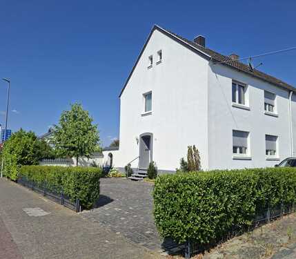 Hausansicht - 4 Zimmer Doppelhaushälfte zum Kaufen in Geilenkirchen