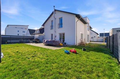 Rückansicht- Haus und Garten - 