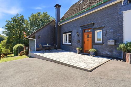 Aussenansicht Front - 7 Zimmer Einfamilienhaus in Wermelskirchen