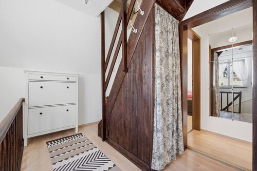 OG_Diele mit Treppe Spitzboden - 